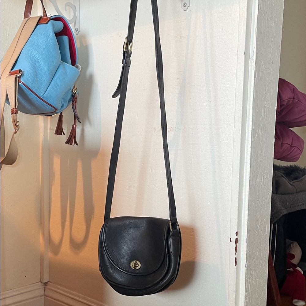 Vintage Coach Black Leather Crossbody Bag - Picture 3 of 17